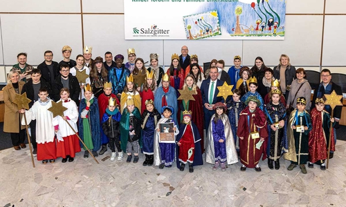 Die Sternsinger besuchten das Rathaus in Lebenstedt.