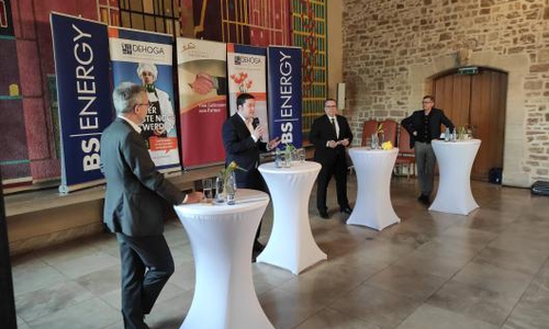 Dr. Thorsten Kornblum (2. v. li.) beim Neujahrsempfang des DEHOGA.