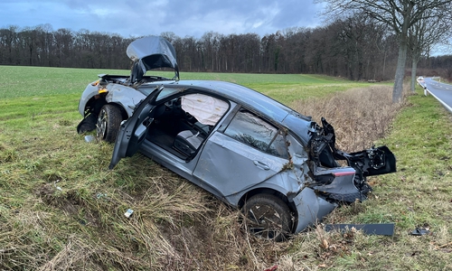 Der Wagen war im Graben gelandet.