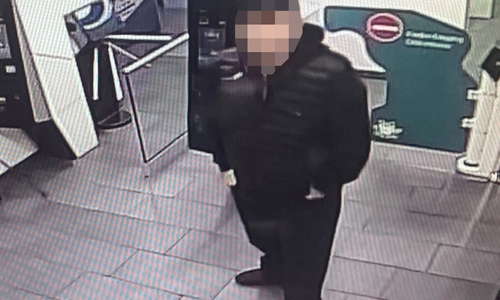 Die Polizei fahndet mit Bildern aus der Überwachungskamera nach dem Verdächtigen und seiner Begleiterin. (Unverpixeltes Bild im Artikel)