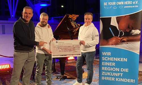Das Unternehmen M+ WOB GmbH spendet 2.500 Euro an den BE YOUR OWN HERO e.V.