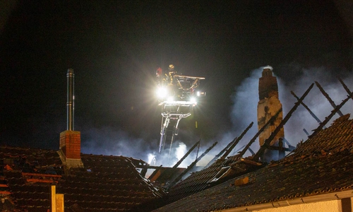 In der Nacht kam es in Parsau zu einem Dachstuhlbrand.