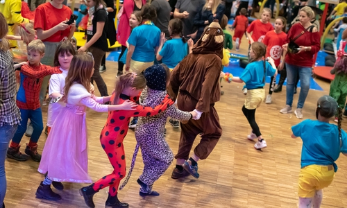 In der Lindenhalle erwarten die Kinder viele Angebote.