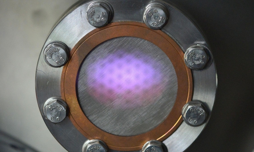 Plasma-Ball im Wachstumsreaktor.