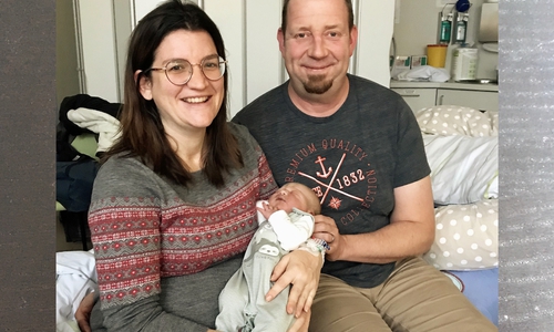 Franziska und Marco Zagon mit ihrem neugeborenen Sohn Emil. 