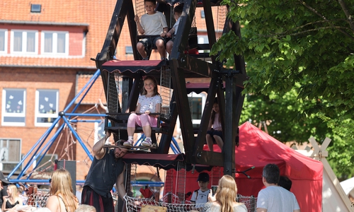 Hoch hinaus geht es mit dem handbetriebenen Riesenrad. 