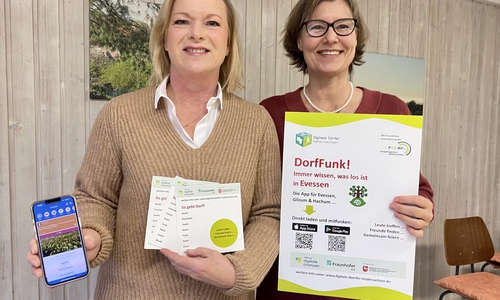 Dunja Kreiser und Saskia Hoog stellen die App vor.