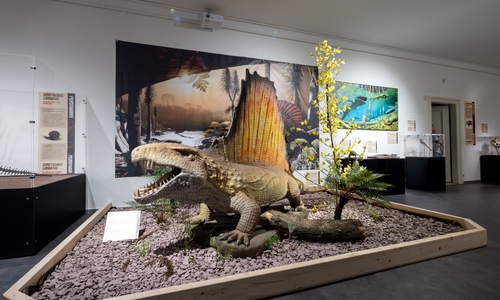 Im Zeitalter des Perms beherrschten bizarre Tiere das Festland und die Gewässer des riesigen Urkontinents Pangäa.