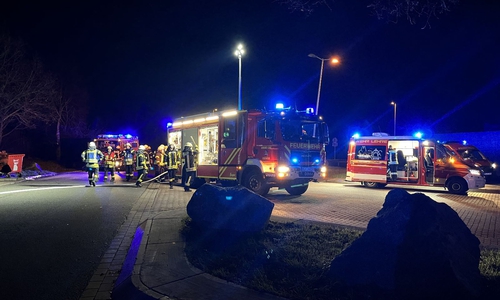 Ein größeres Feuerwehraufgebot musste am Abend des Neujahrstages zur Rastanlage Essehof Nord ausrücken.