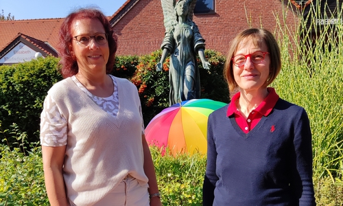  Petra Zappe, links, und Frauke Lange helfen verwaisten Eltern