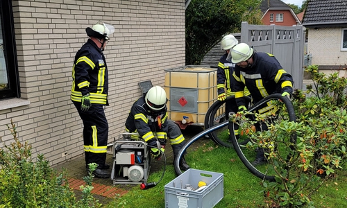 Das Öl wurde aus dem Keller gepumpt.