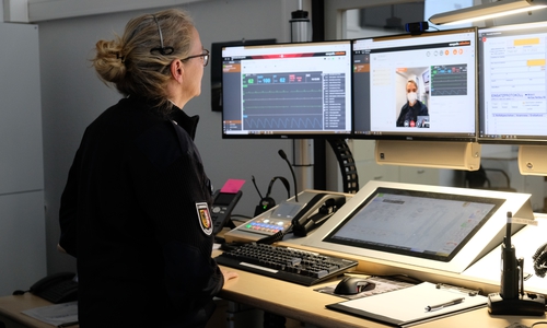 Rund ein Drittel der Einsätze werden telenotfallmedizinisch behandelt. Die Kompetenz der vor Ort aktiven Notfallsanitäter wird durch den Telenotarzt maximal erweitert. Das Modell soll landesweit eingeführt werden.