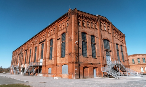 Die Gebläsehalle von außen.