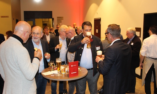 Bei Essen und Trinken kamen die Gäste des regionalHeute.de-Konfiefchens in Plauderlaune.