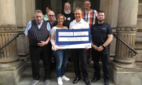 Bei der symbolischen Übergabe in der Münzstraße.