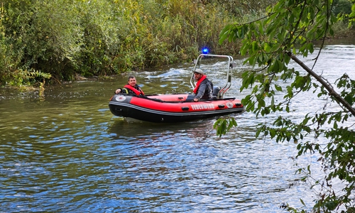 Das neue Mehrzweckboot mit stärker Motorisierung und festen Rumpf bietet eine bessere Sicherheit.