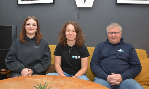 Sie können die Pläne der Bundesregierung nicht verstehen (von links): Laura Maier, Freiwillige in der Veränderbar, Aktivistin Nelly Schrader und Peter Burkert, Sozialarbeiter am Schloss-Gymnasium.