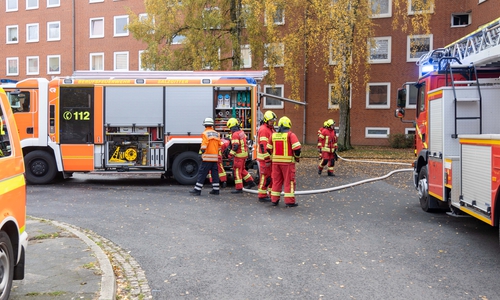 Die Zuwegung war sehr eng und stellte die Feuerwehr so vor eine Herausforderung.