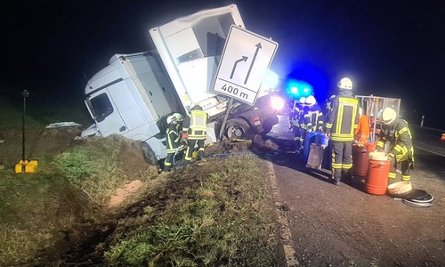 Der LKW war von der Straße abgekommen.