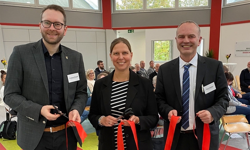 Bei der Eröffnung des RVZ Baddeckenstedt: Ministerin Wiebke Osigus (Nds. Ministerium für Bundes- und Europaangelegenheiten und Regionale Entwicklung), Baddeckenstedter Samtgemeindebürgermeister Frederik Brandt und Bernd Retzki, Sozialdezernent des Landkreises Wolfenbüttel. (Archiv)