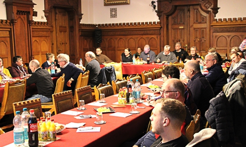 Fast 40 Teilnehmende nutzten am Dienstagabend die letzte Gelegenheit, sich auf einem Bürgerabend über die Ergebnisse der großen Bürgerbefragung zu informieren.