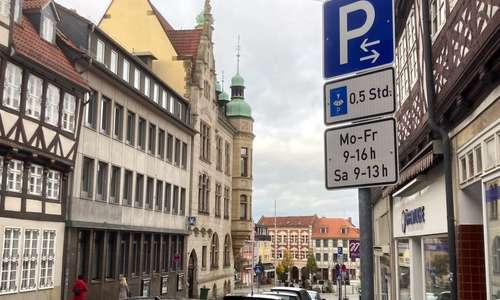 Helmstedt setzt hier auf eine Parkscheiben-Regelung.