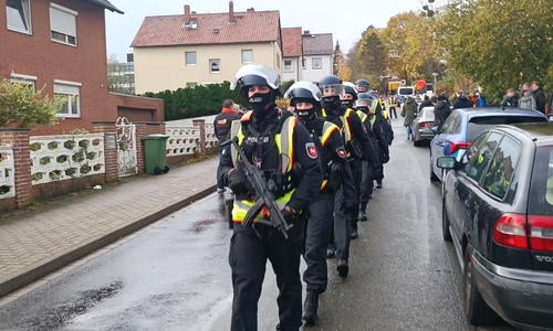 Spezialeinheiten der Polizei sicherten das Gelände.