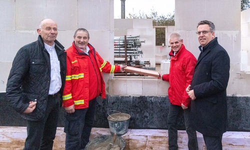  Architekt Frank Guda Arch, Ralf Maly, Frank Klingebiel und DLRG-Landesverbandspräsident Dr. Oliver Liersch bei der heutigen Grundsteinlegung. 