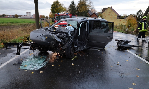 Das Fahrzeug wurde stark beschädigt.