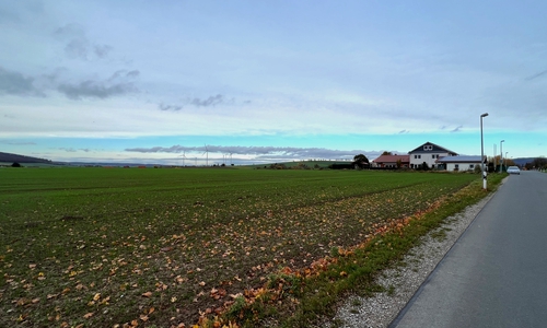 Die Logistikfläche soll zwischen der Triftstraße (r.) und dem Seesener Ortsteil Engelade (l) entstehen. 