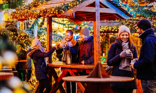 Der Wolfsburger Weihnachtsmarkt lädt zum Entdecken ein. (Archiv)