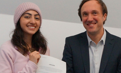 Anita Davoudi mit Prof. Dr. Matthias Puchta, der die Studentin aus der Fakultät Versorgungstechnik für den Preis nominiert hat.
