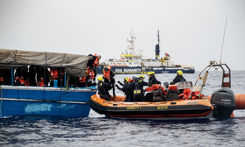 SOS Humanity beim Rettungseinsatz.