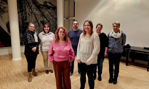 Der neue Vorstand des Kreiselternrates: Vorsitzende Peggy Plettner-Voigt und ihre Stellvertreterin Jessica Cerowski (vordere Reihe, von links), sowie Sabrina Pavone, Marion Liebermann, Björn Prignitz, Daniela Grzbielok und Denise Ebeling (hintere Reihe, von links). 