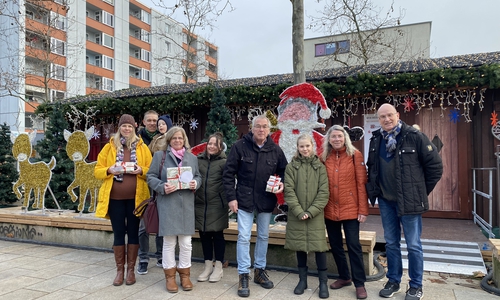 v. r. Frank Hitzschke, Bereichsleiter Citymanagement der WMG, mit den Gewinnern Ekkart Schauer, Anke Fricke-Rachow, Alanah Sturm und ihren Familien.