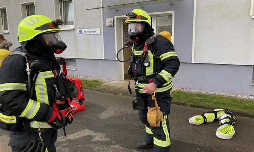 Die Feuerwehr wurde zu einem Mehrfamilienhaus gerufen. Dann musste alles ganz schnell gehen.
