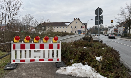 Die Fußgängerbrücke in der Lautenthaler Straße über die Bahntrasse musste gesperrt werden.