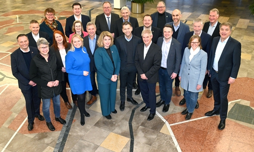 Zur Tagung in Wolfsburg: Das Präsidium des Niedersächsischen Städtetages um Präsident Frank Klingebiel (vorne, Vierter von rechts).