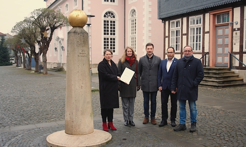 Von rechts: Jörg Burmeister-Wegner (Landkreis Gifhorn, Stabsstelle Regionalentwicklung), Jochen Koslowski (stellvertretender Vorsitzender des LAG-Vorstandes), Jannis Gaus (Vorsitzender des LAG-Vorstandes), Stefanie Hillmann (LAG-Vorstandsmitglied) und Karina Müller (LEADER-Regionalmanagerin).