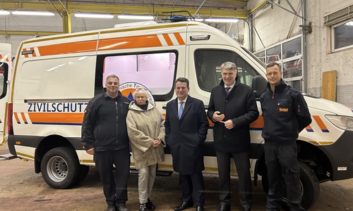 v.l.n.r.: Sascha Spötter (Stv. Vorsitzender ASB Peine), Eva Schlaugat (Vorsitzende ASB Peine), MdB Hubertus Heil, LR Henning Heiß, Thomas Best (Stv. SEG-Leiter ASB Peine).