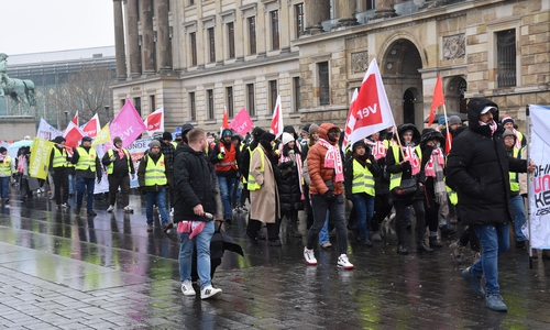 Statt zu verkaufen, zogen Beschäftige aus dem Handel durch Braunschweig.