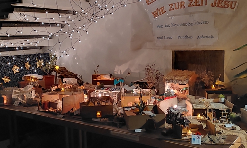 Mit einem Dorf wie zur Zeit Jesu haben Kinder und ihre Familien viel Kreativität an den Tag gelegt. Das Ergebnis ist in der Kirche St. Marien in Querum zu sehen.