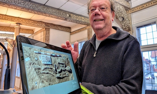  Dr. Michael Geschwinde, Referatsleiter der Bezirksarchäologie Braunschweig, im Niedersächsischen Landesamt für Denkmalpflege stellte die Funde vor.