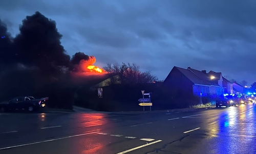 Das Feuer war bereits von Weitem her sichtbar.