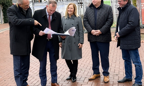 Beim Termin vor Ort: Jens Bischoff, Aufsichtsratsvorsitzender Christian Striese, Janine Albrecht, Christian Heinrich und Christian Drescher (v.li.).