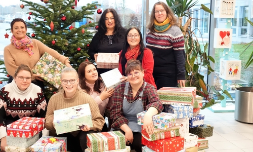 Fast 100 Geschenkkartons spendeten Menschen mit und ohne Beeinträchtigung aus dem Team der Lebenshilfe Braunschweig. 