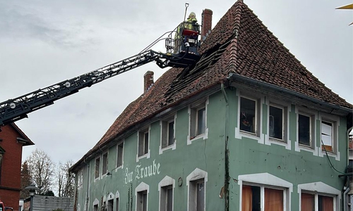 Auch eine Drehleiter kam zum Einsatz.