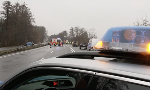 Auf der B82 zwischen Langelsheim und Abzweig Lutter kam es Donnerstagmorgen zu einem schweren Verkehrsunfall, bei dem drei Menschen ihr Leben verloren.