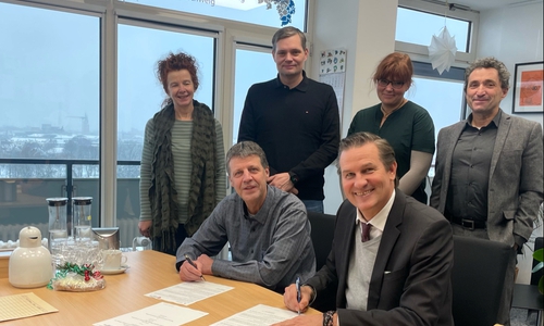 Hintere Reihe v. li.: Birgit Spiller (FD Soziales LK Peine), Christian Gebers (Jugendhilfeplanung LK Peine), Katja Kendzierski (schulfachliche Dezernentin RLSB BS), Alp Turan (Dezernent für schulische Sozialarbeit RLSB BS); vordere Reihe v. li.: Maik Zilling (Leiter FD Jugendamt LK Peine), Torsten Glaser (Behördenleiter RLSB BS).