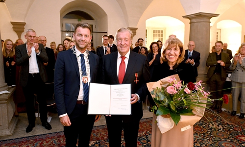 Bundesverdienstkreuz für Prof. Rolf Schnellecke, Ehrung im Gartensaal des Schloss Wolfsburg.